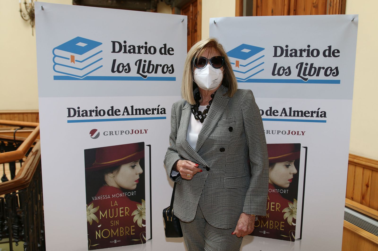 Fotogalería Diario de los Libros, con Vanessa Montfort y su obra 'La mujer sin nombre'