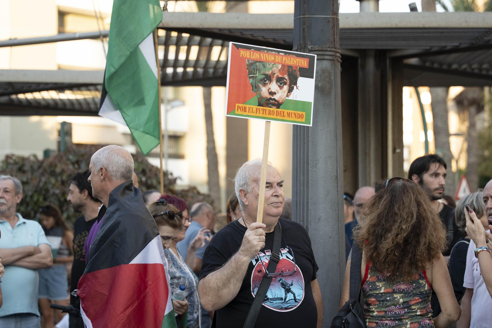Manifestación convocada por la Plataforma Almería por Palestina