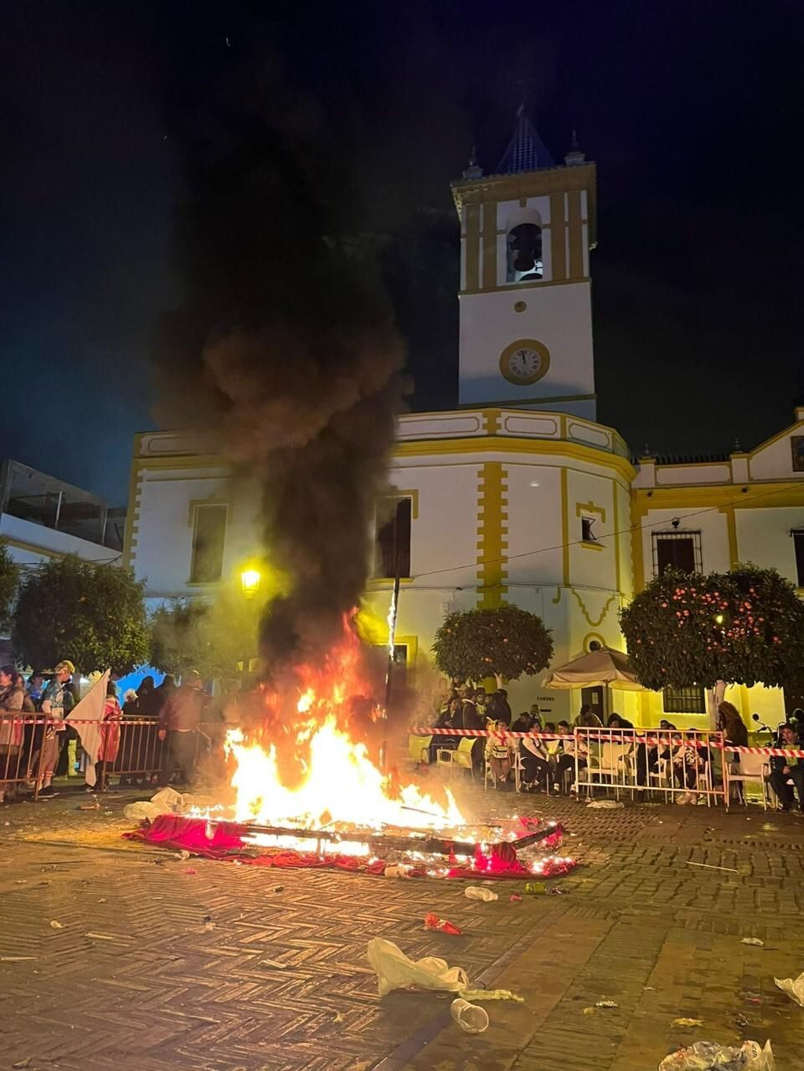Quema del 'Jua' en el Carnaval de La Algaba.