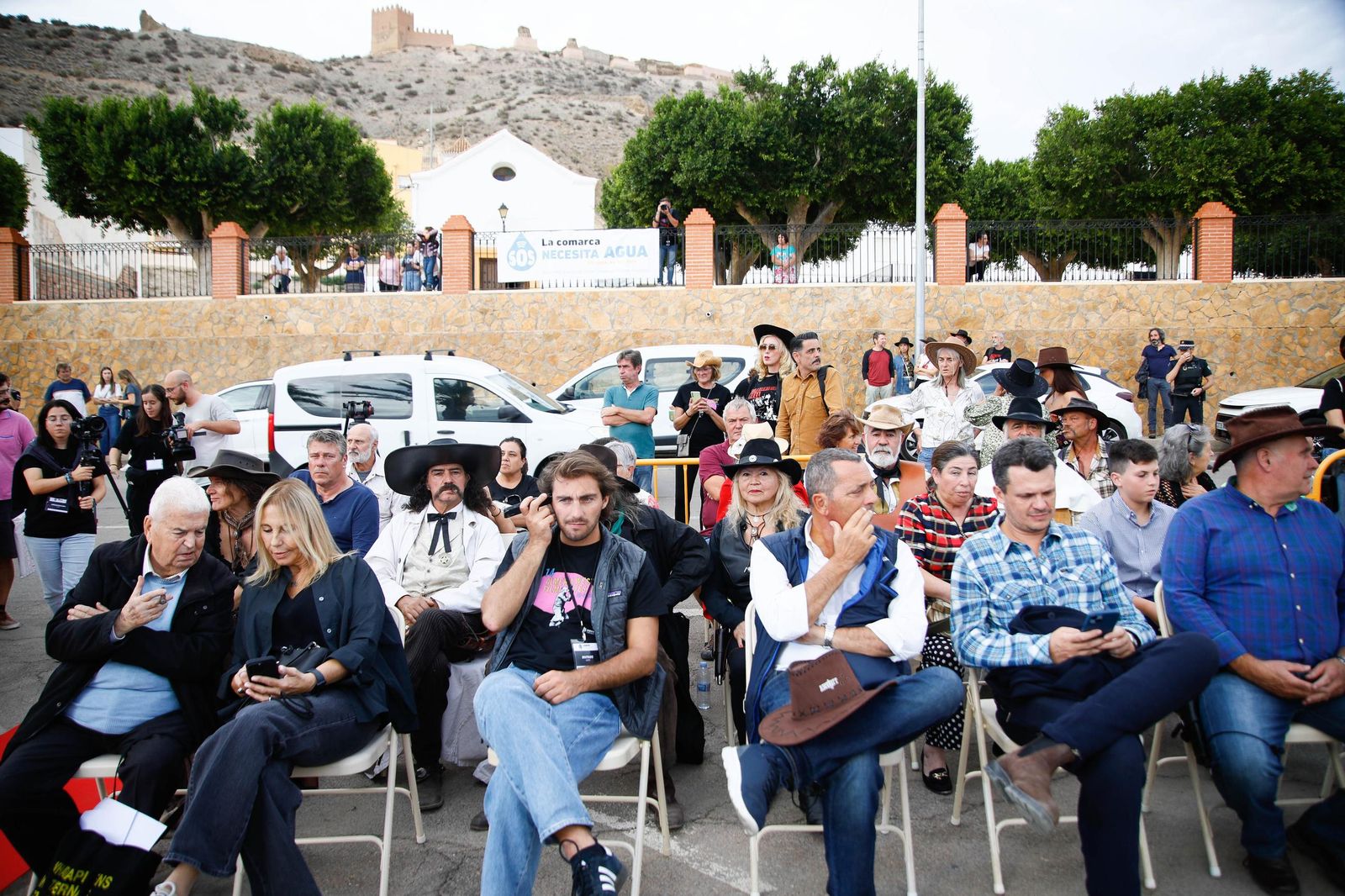 Descubrimiento de la silla del actor Fabio Testi en el Paseo de la Fama de Tabernas, en imágenes