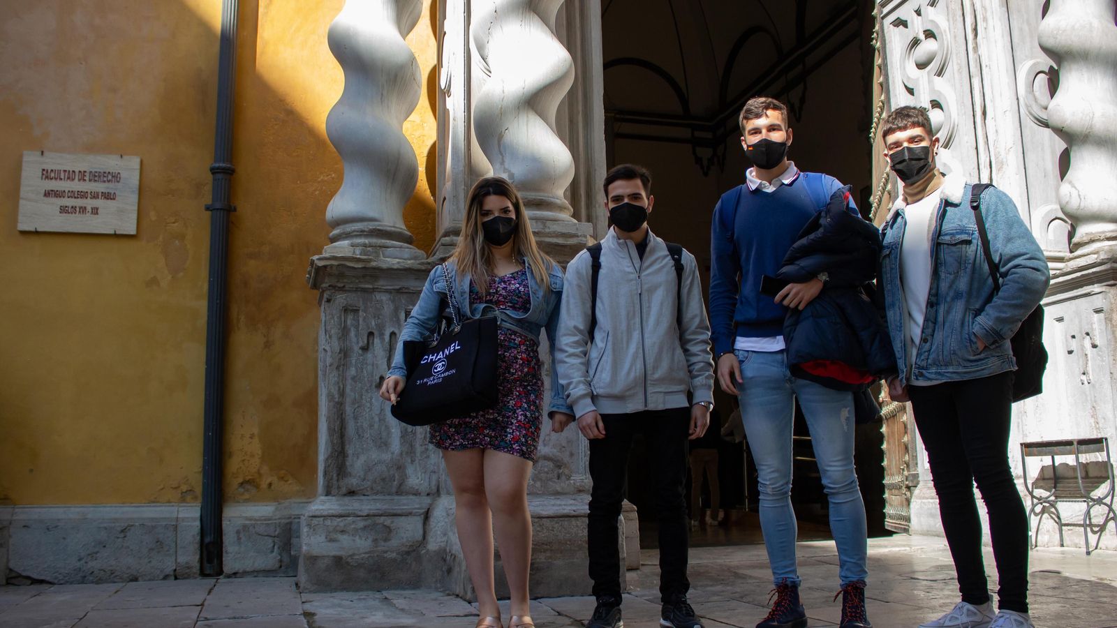 Julia García, José Ramón Carrique y Bruno Guerrero, en Derecho.