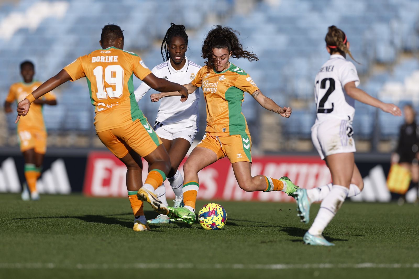 Imagen de un partido entre Real Madrid Femenino y Betis Féminas de la temporada 2022/2023.