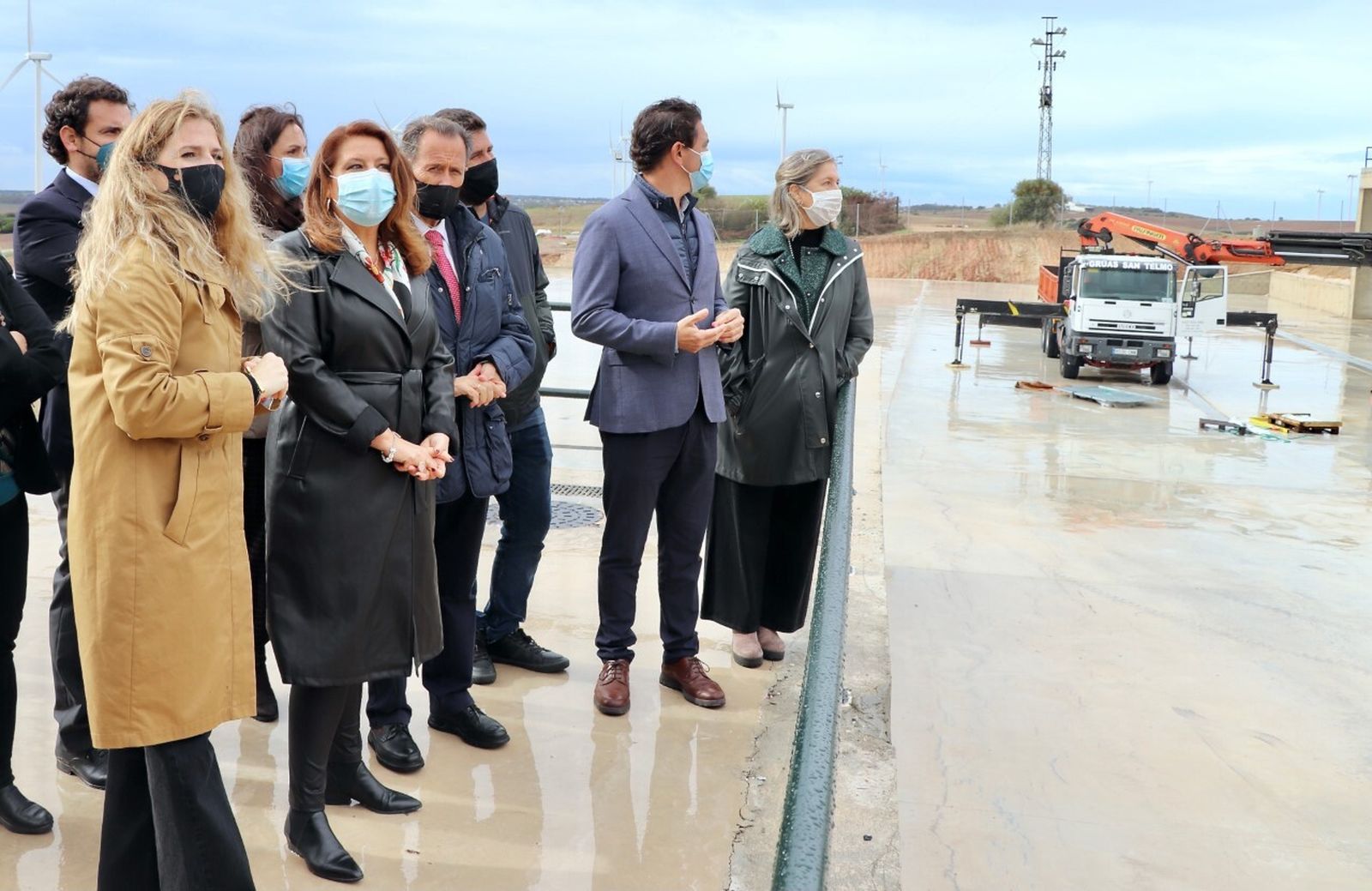 Momento de la visita a la planta de transferencia de residuos en la Finca de la Victoria de Chiclana.