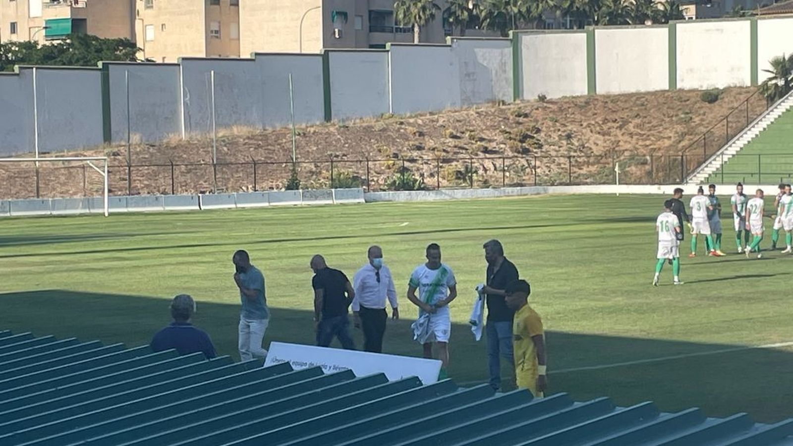 Instante del obsequio a Alberto Aguilar.