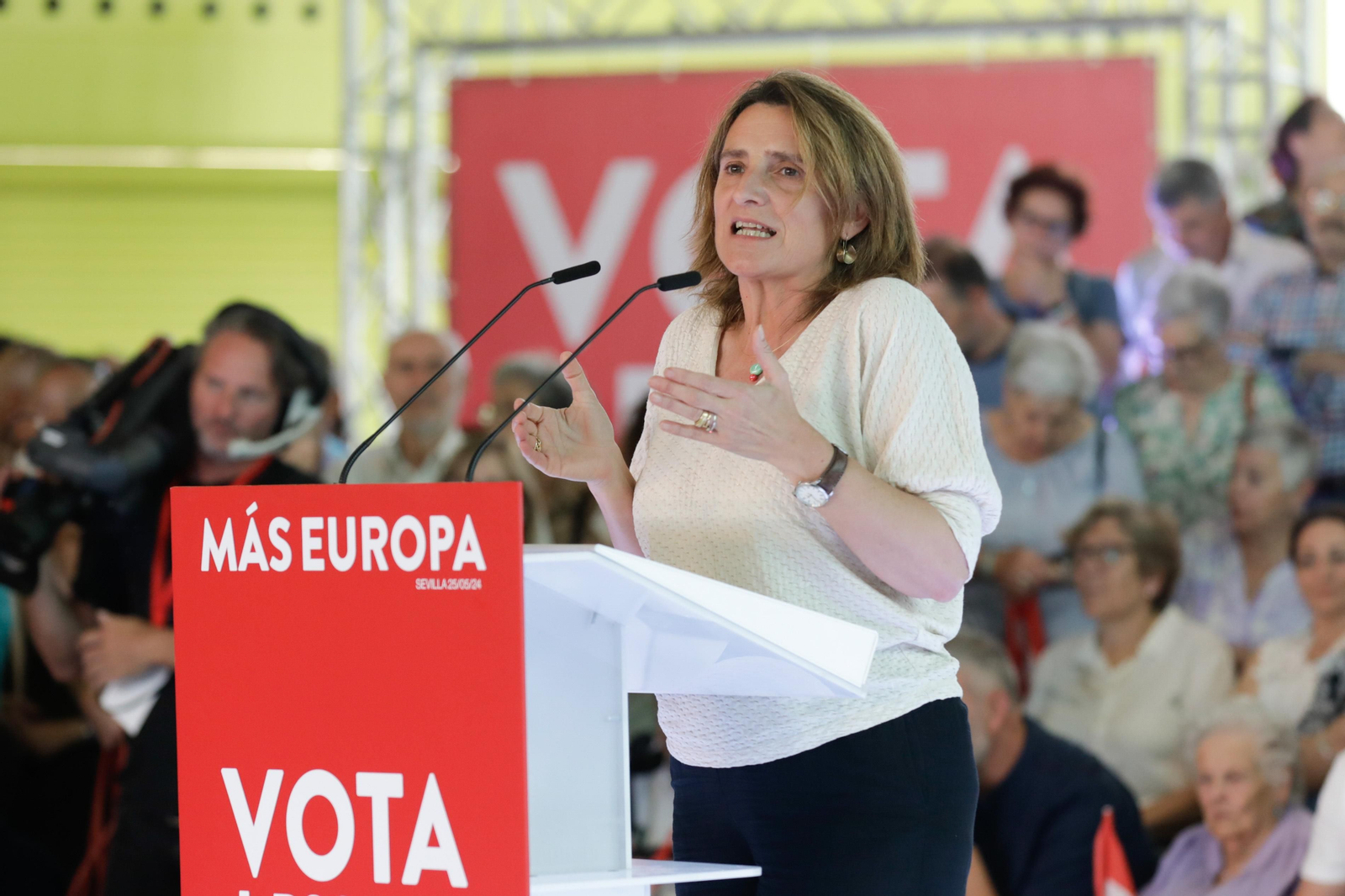 Las imágenes del mitin de Pedro Sánchez en Sevilla