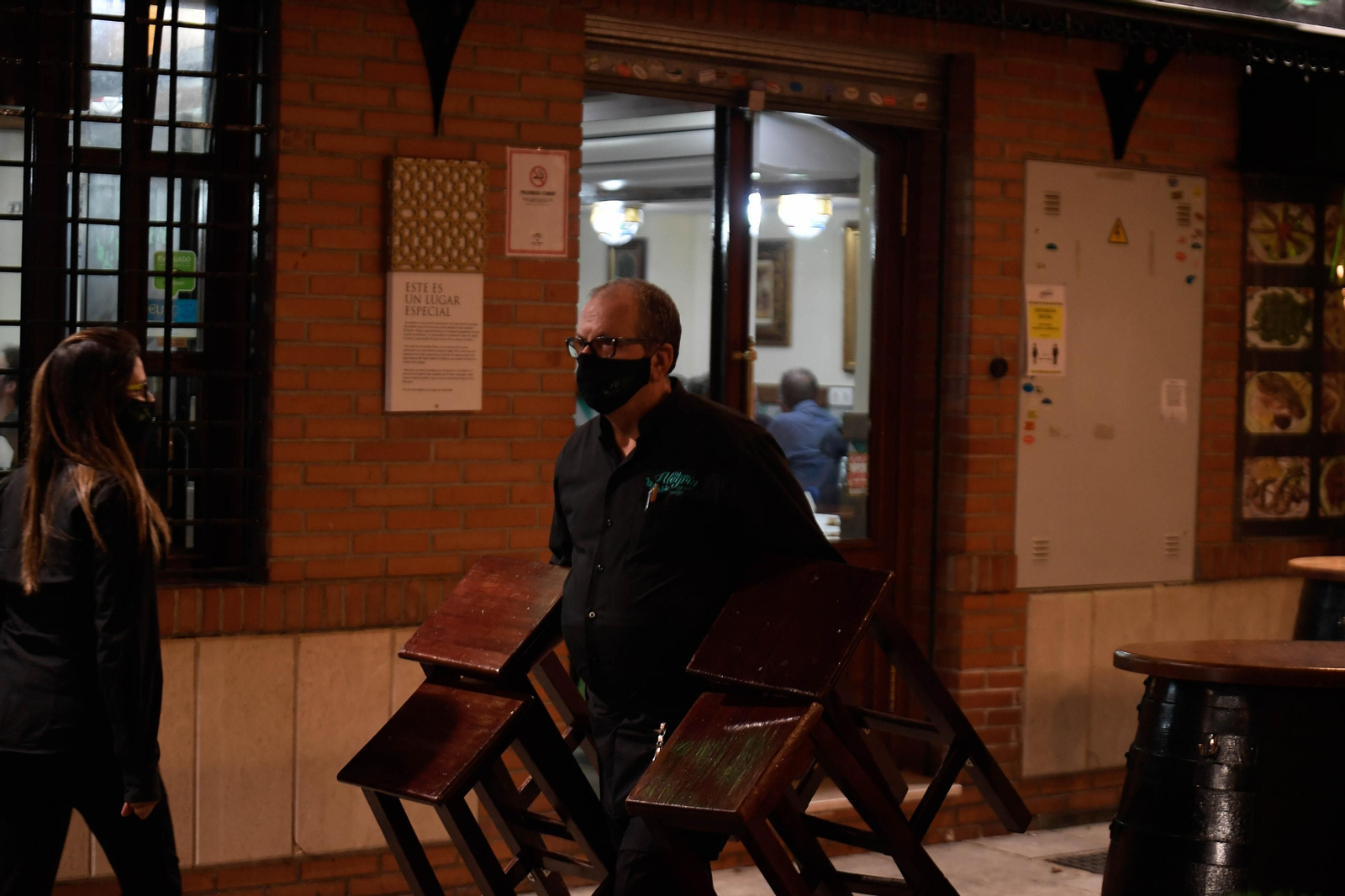 Fotos de los bares de Granada cerrando a las 22:00 horas