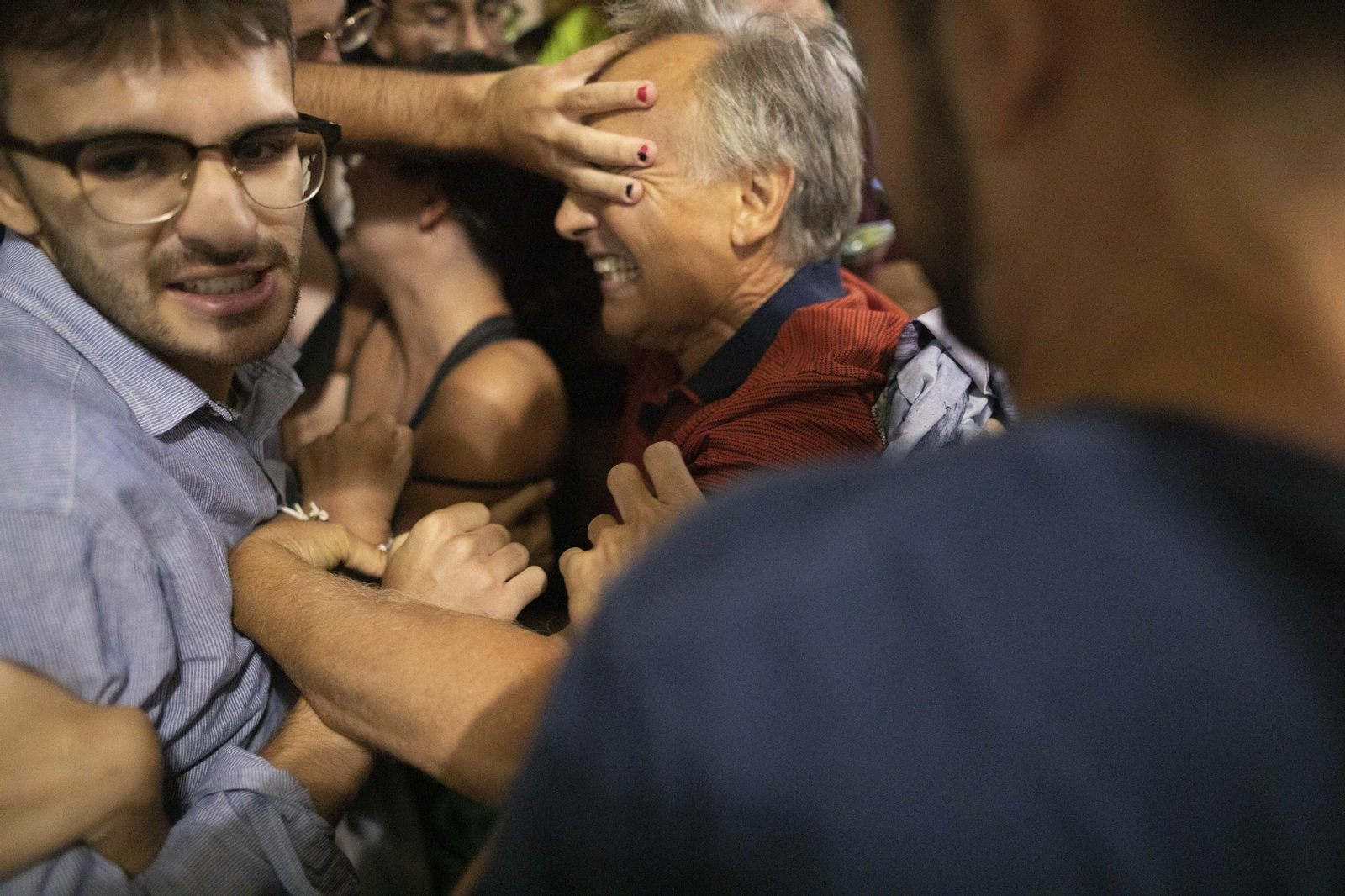 Altercados en la conferencia de Macarena Olona en Granada
