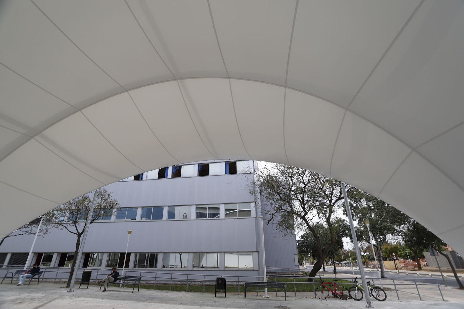 Bicicletas aparcadas en la Universidad de Huelva.