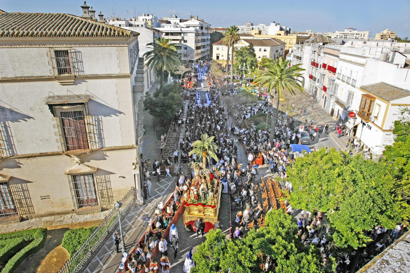 La carrera oficial en la zona de la plaza de Aladro.