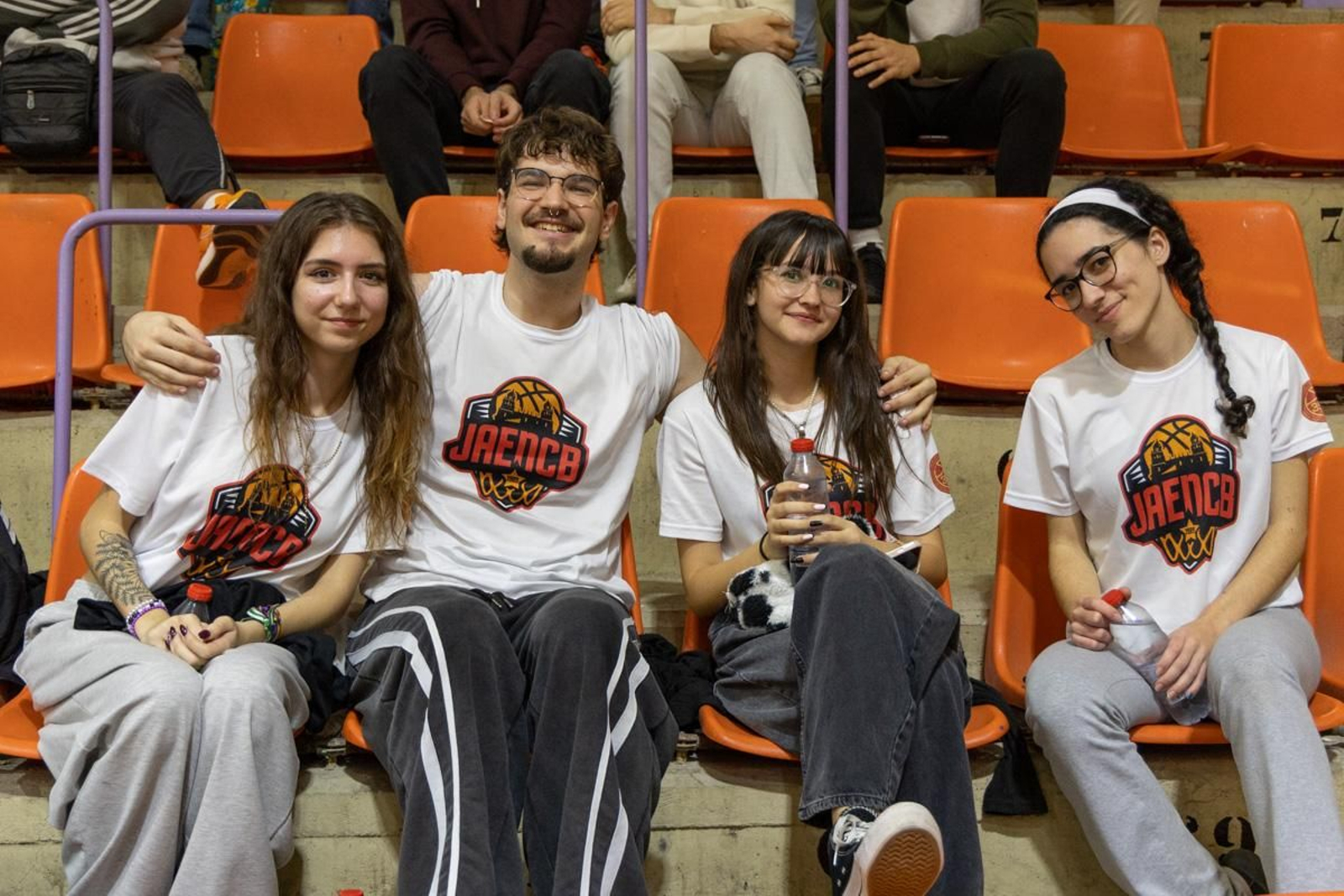 La Salobreja vibra con el derbi de la capital entre Jaén CB y Jaén FS, en imágenes