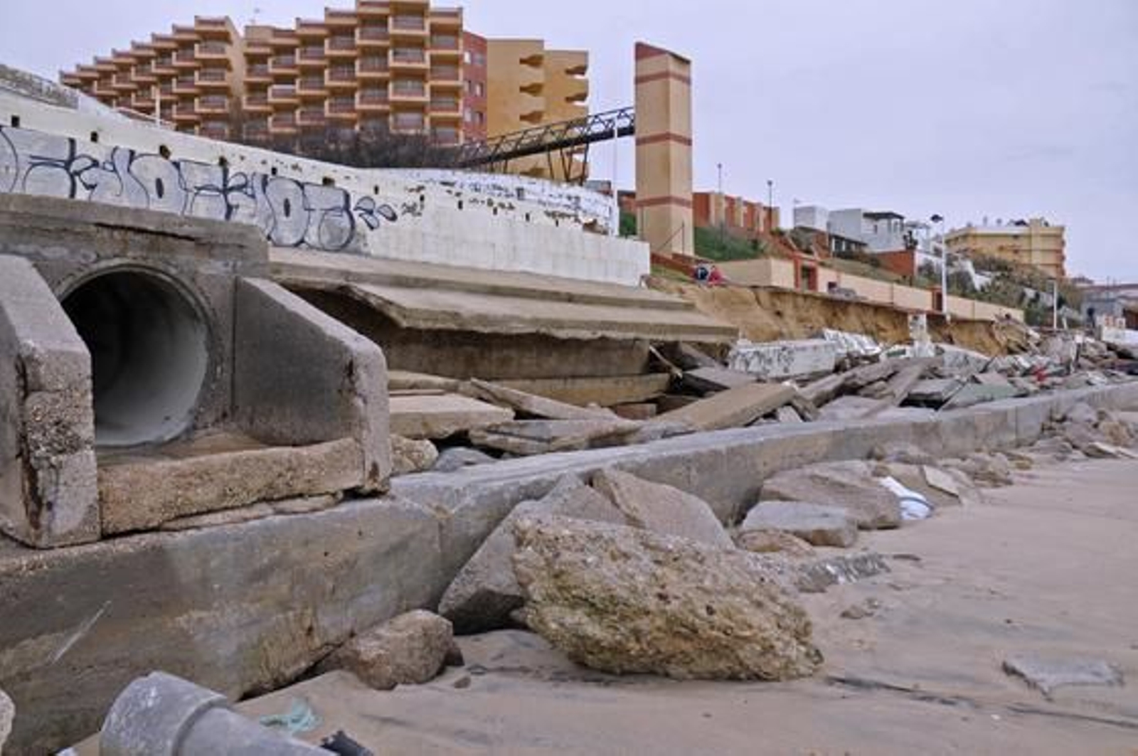 Los afectados por el temporal echan en falta las ayudas oficiales.

Foto: Juan Carlos Vázquez