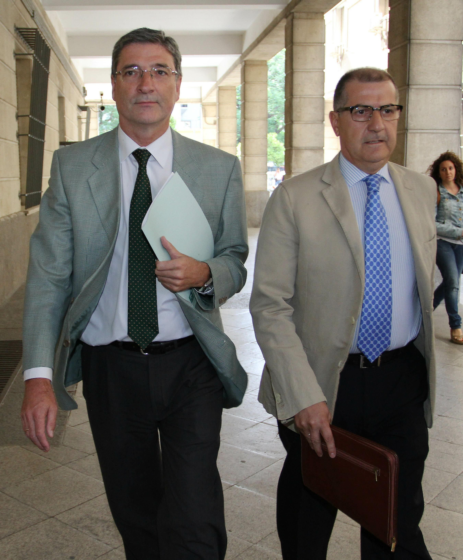 Miguel Serrano y su abogado