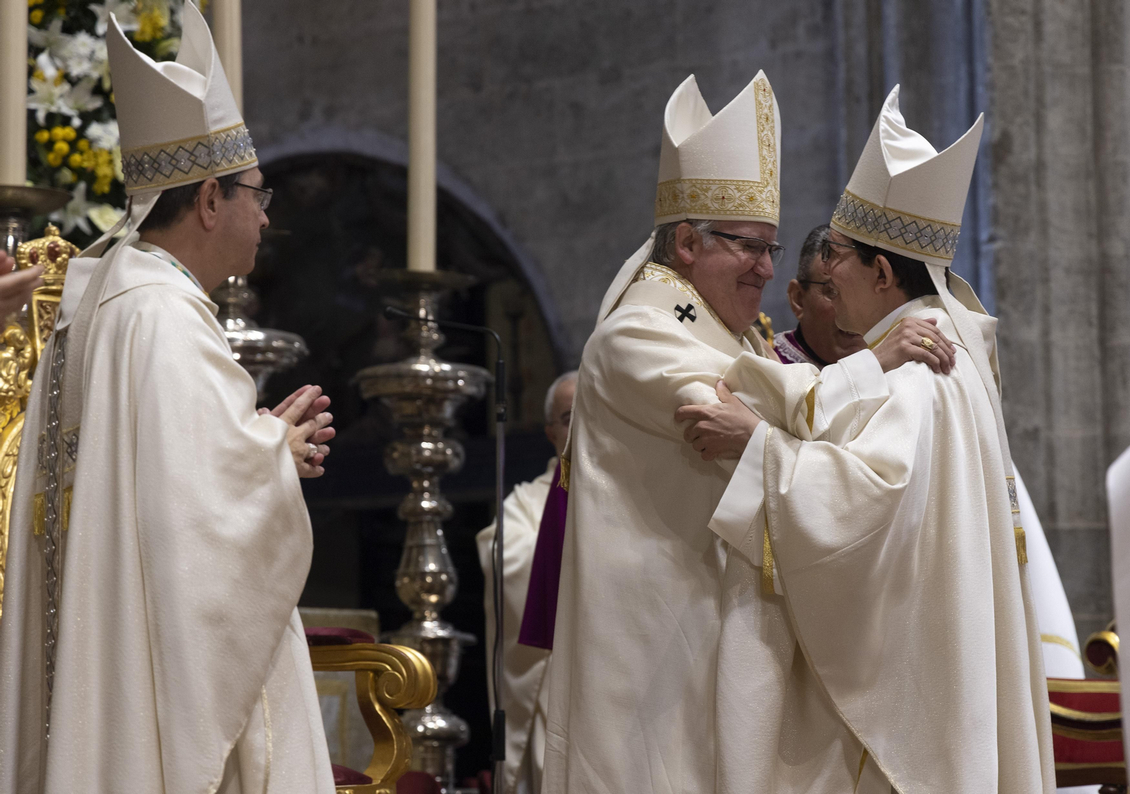 La ordenación episcopal de los dos nuevos obispos auxiliares de Sevilla, Teodoro León y Ramón Valdivia
