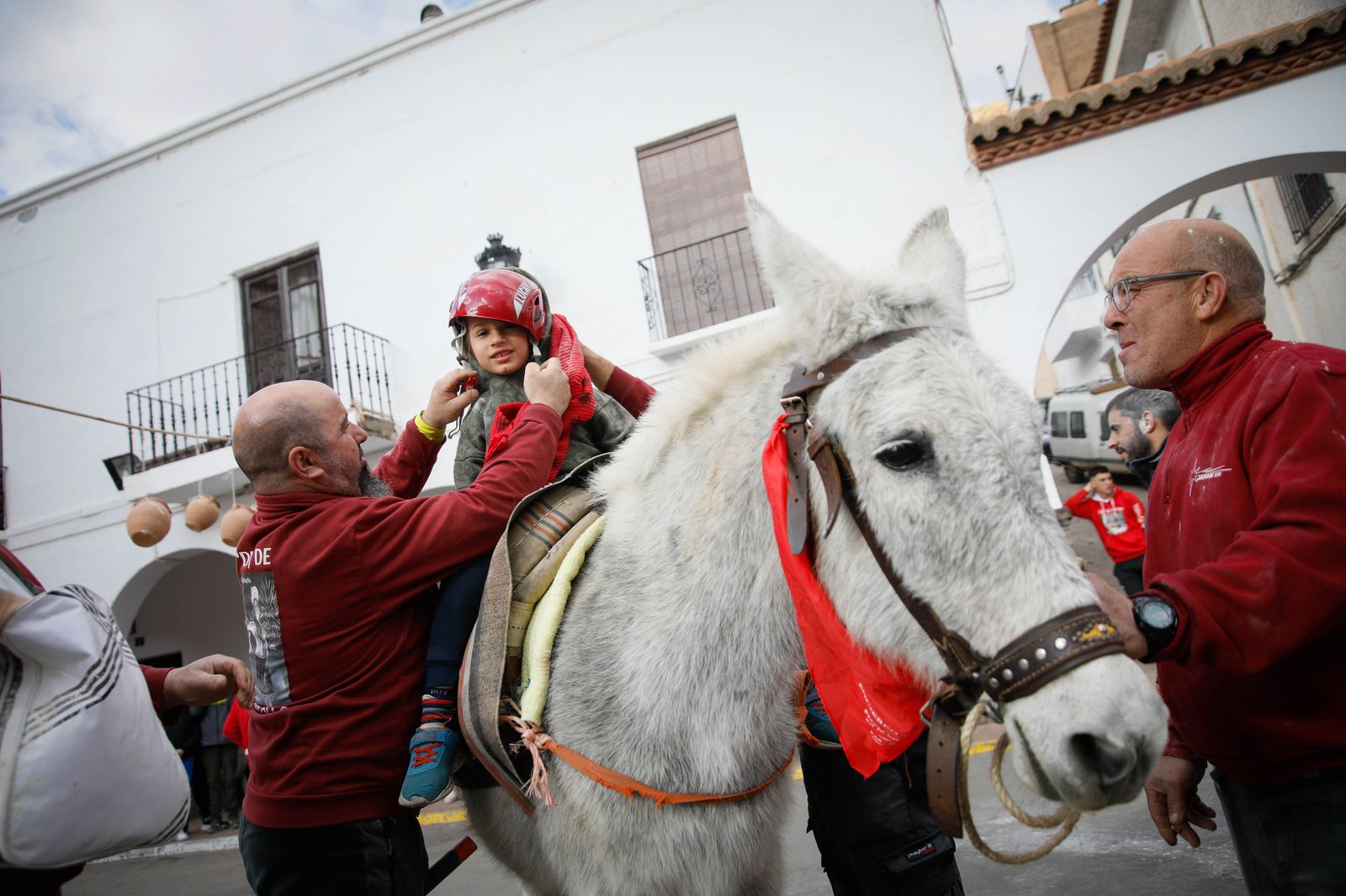 Las mejores imágenes del cierre de fiestas en Fiñana con "Las Ollas"
