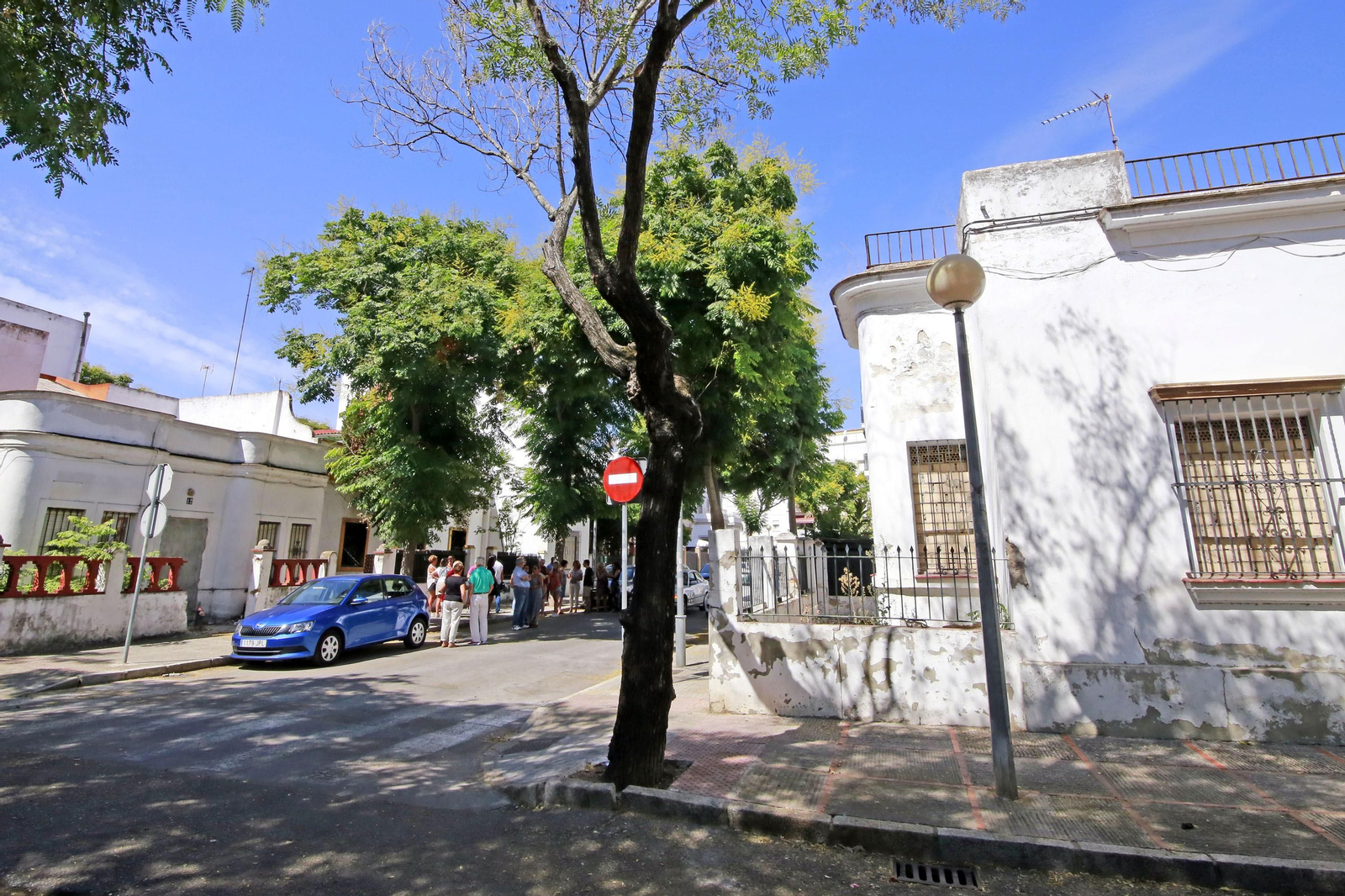 Imágenes de los vecinos en pie de guerra por los robos y los okupas en Bda España