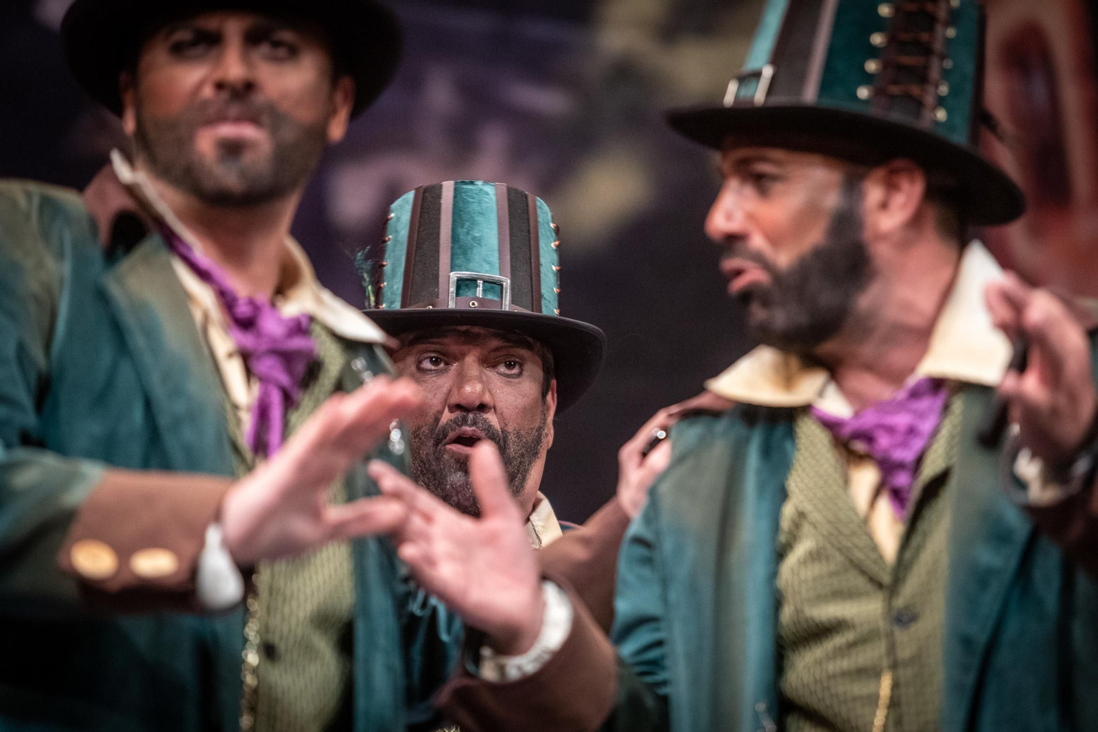 Comparsa 'Los vendehumo' sobre las tablas del Falla