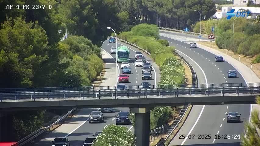 Atascos e incidencias en las carreteras de Sevilla: estado del tráfico rumbo a las playas este viernes 25 de julio