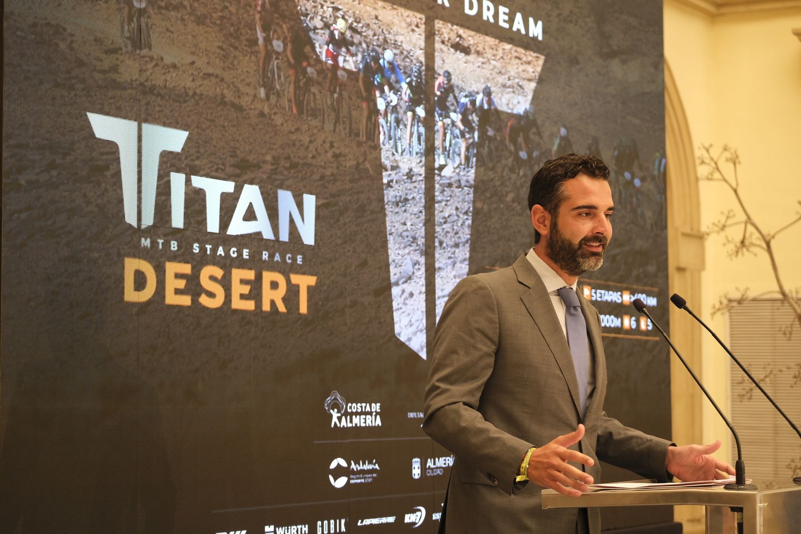 Fotogalería presentación Titan Desert Almería