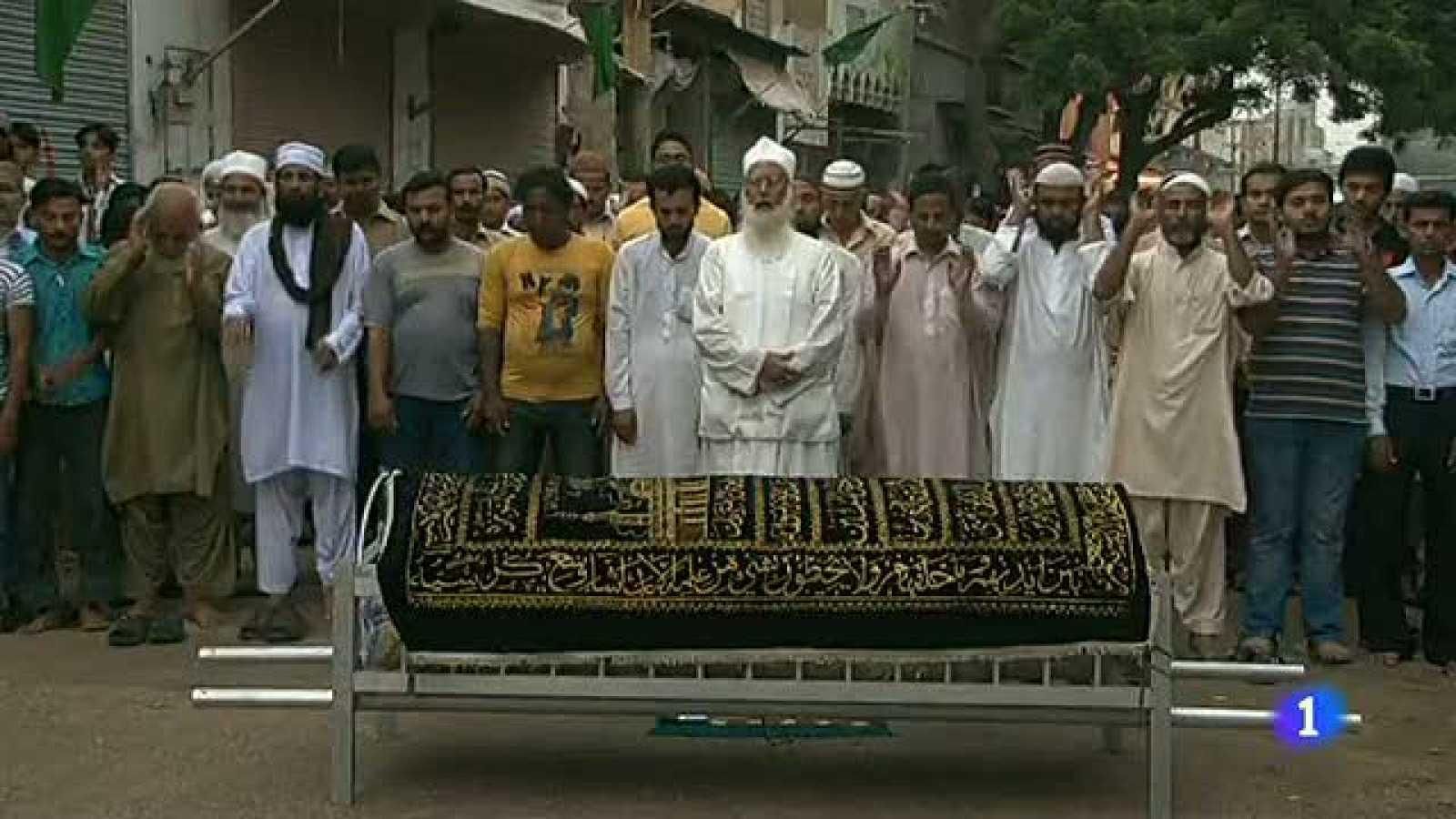 Mueren en Pakistán centenares de personas a causa de un incendio en una fábrica de tejidos.