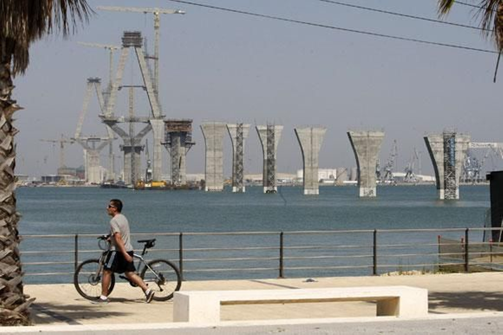 Navantia pide que el dragado del segundo puente esté en verano de 2013