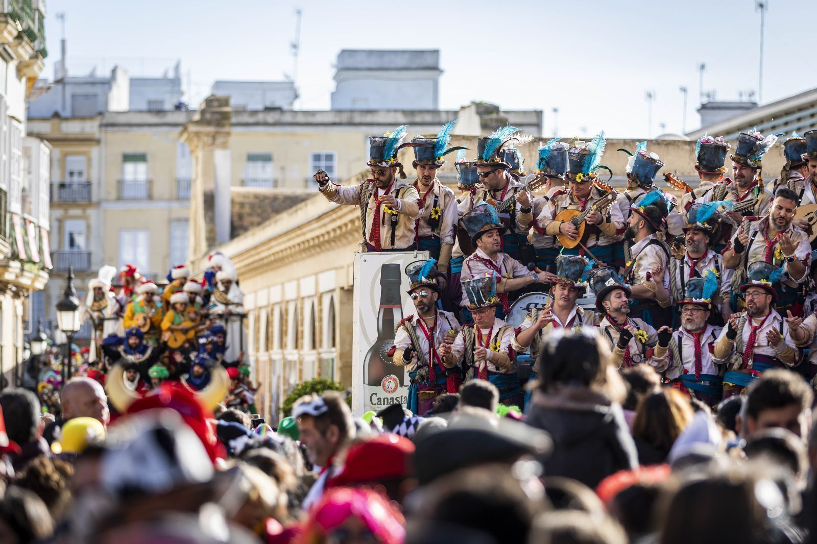 Las imágenes del Domingo de Piñata del Carnaval de Cádiz 2023.