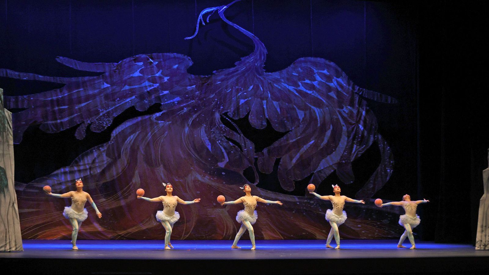 Imágenes del 'Gran Circo Acrobático de China' en el Teatro Villamarta