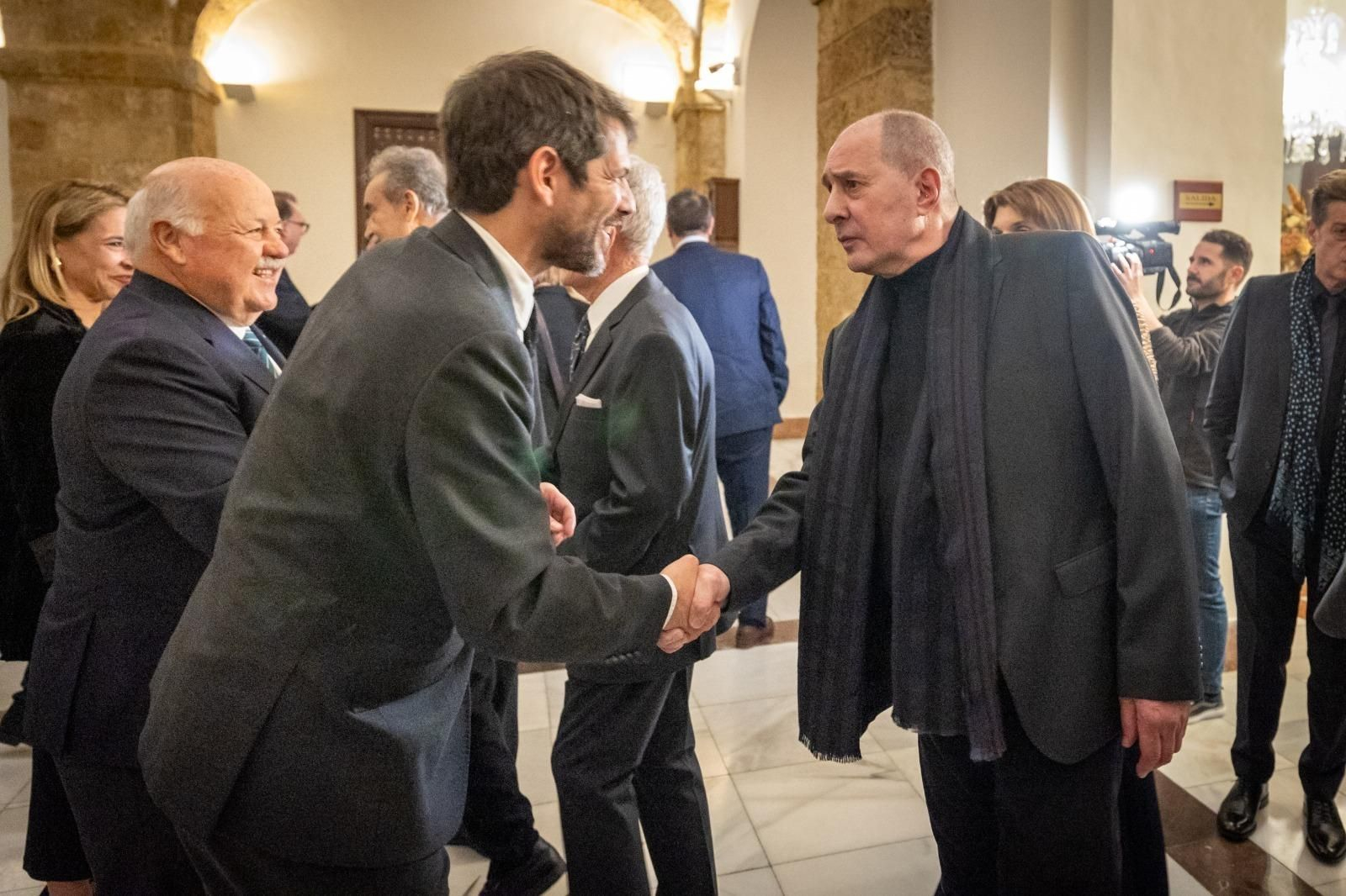 Las imágenes de la cena de los premiados con la Medalla de Oro de las Bellas Artes en la Diputación de  Cádiz