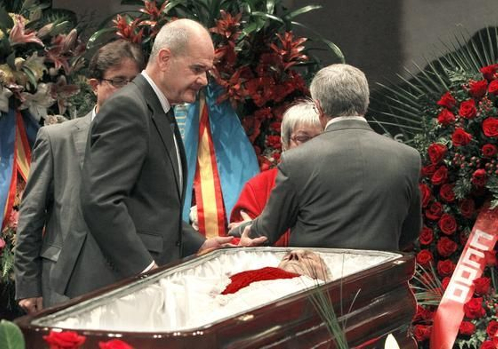 El vicepresidente tercero, Manuel Chaves, también le ha dedicado unos minutos al sindicalista fallecido.

Foto: EFE