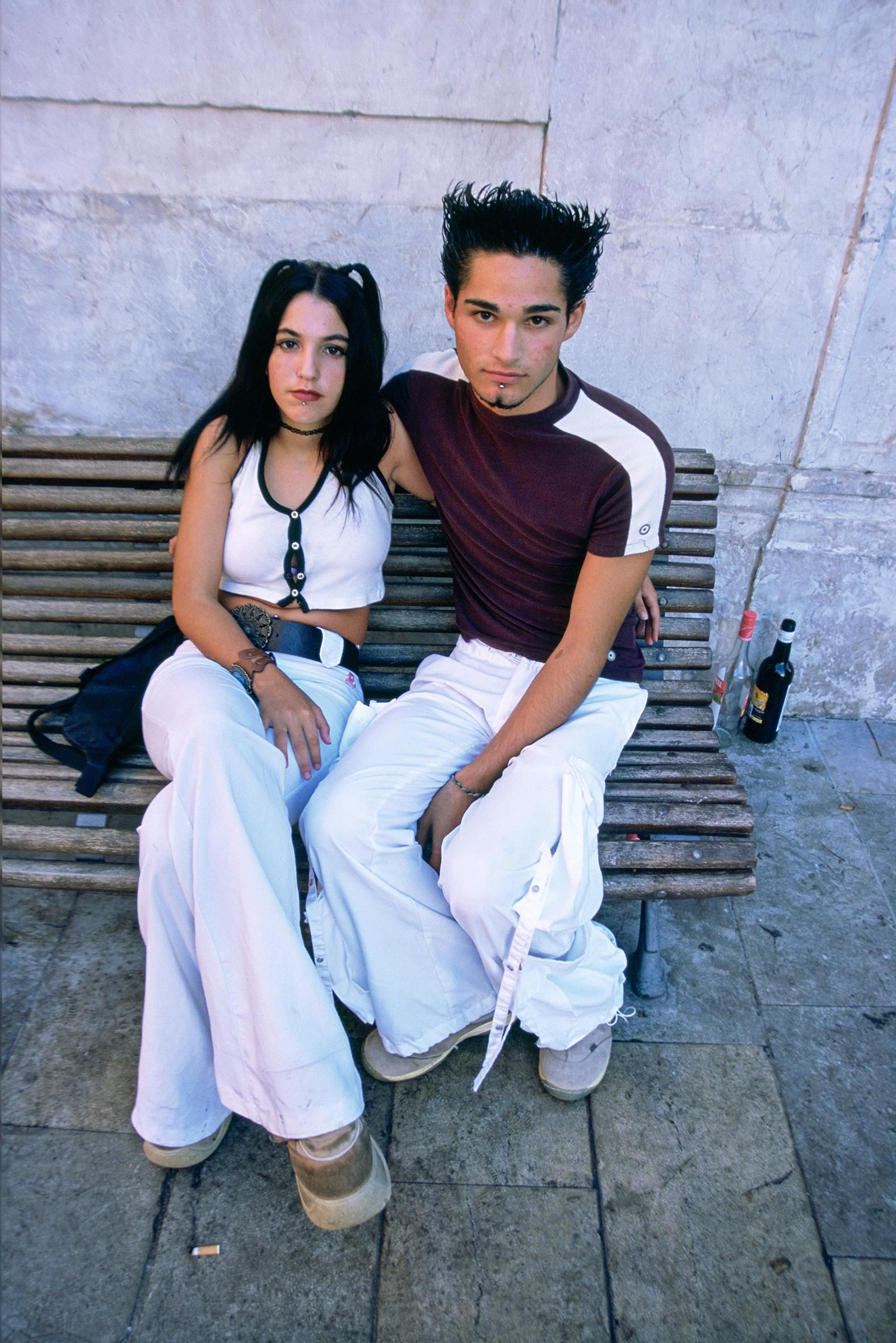 Una pareja posa en la Feria del Centro de 2003.