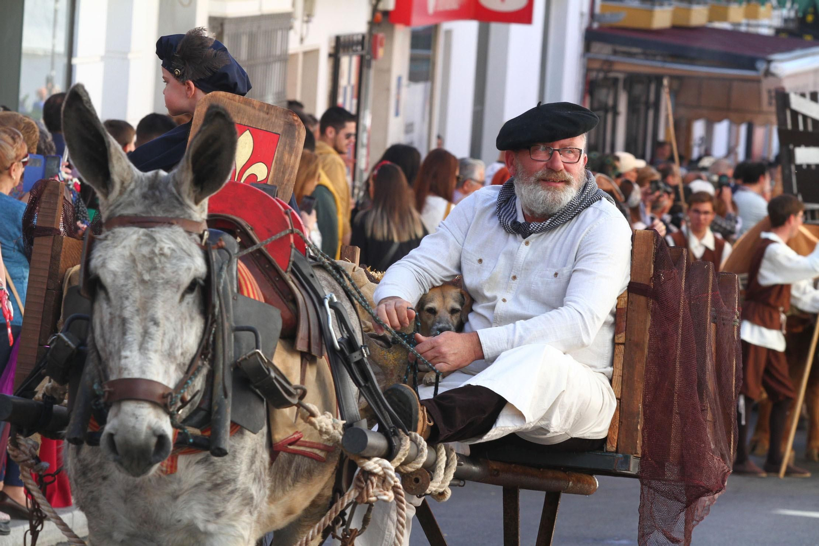 Imágenes del desfile de la XIX Feria Medieval del Descubrimiento, en Palos de la Frontera
