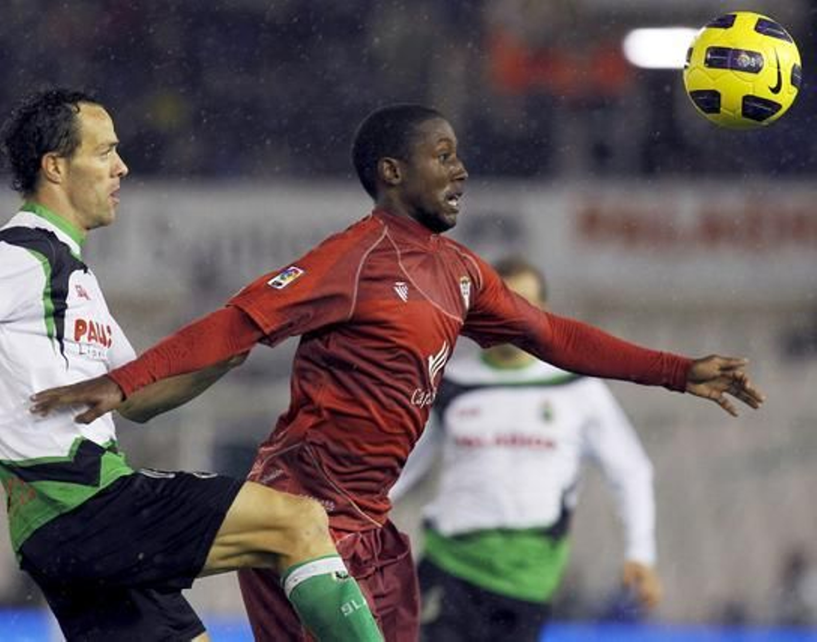 El Córdoba hace valer la renta de la ida y pasa a octavos de la Copa del Rey pese a perder  3-1 en Santander. / EFE