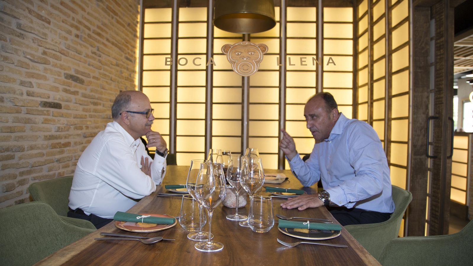 En el interior del restaurante.