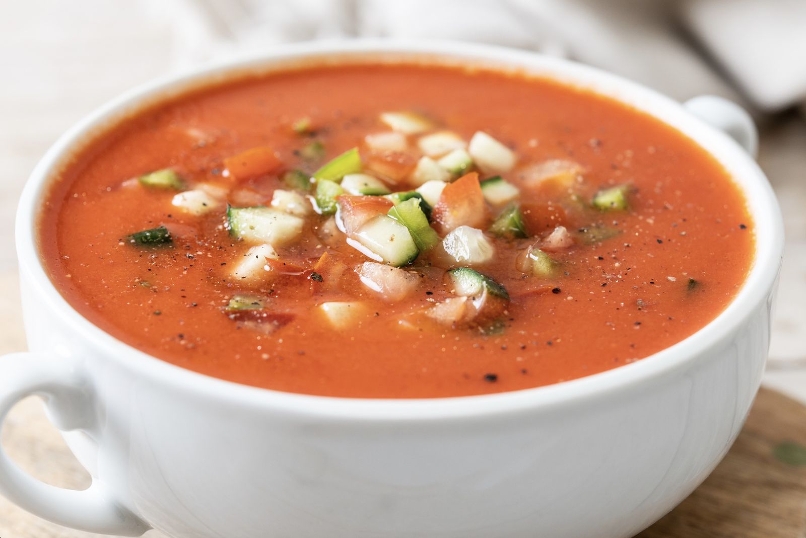 Gazpacho o salmorejo: cuál es más sano y los beneficios de tomar estos famosos platos de Andalucía