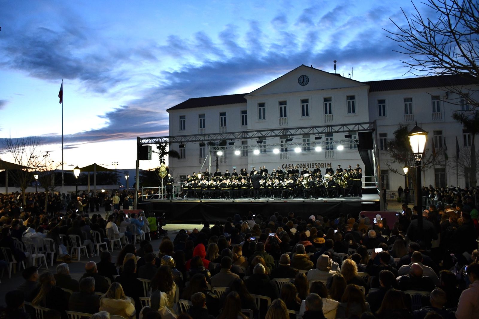 Un concierto de marchas procesionales llena Plaza de las Constituciones de San Roque