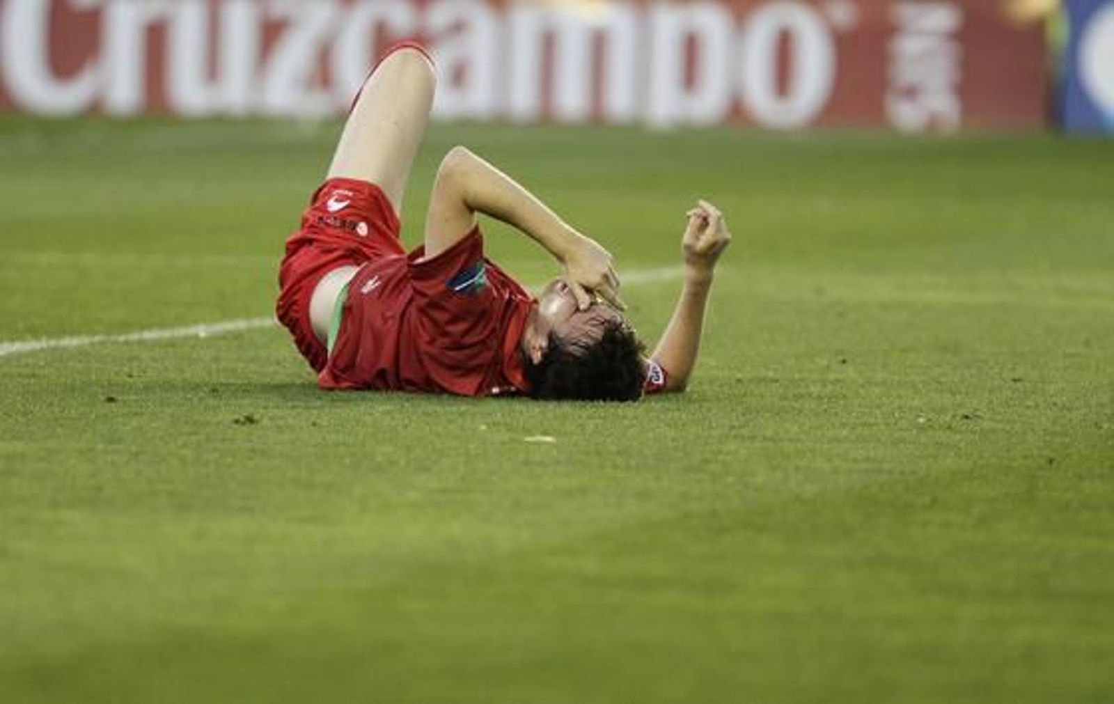 El Betis vuelve a meterse de lleno en la pelea por el ascenso tras ganar a la Real Sociedad. / Antonio Pizarro