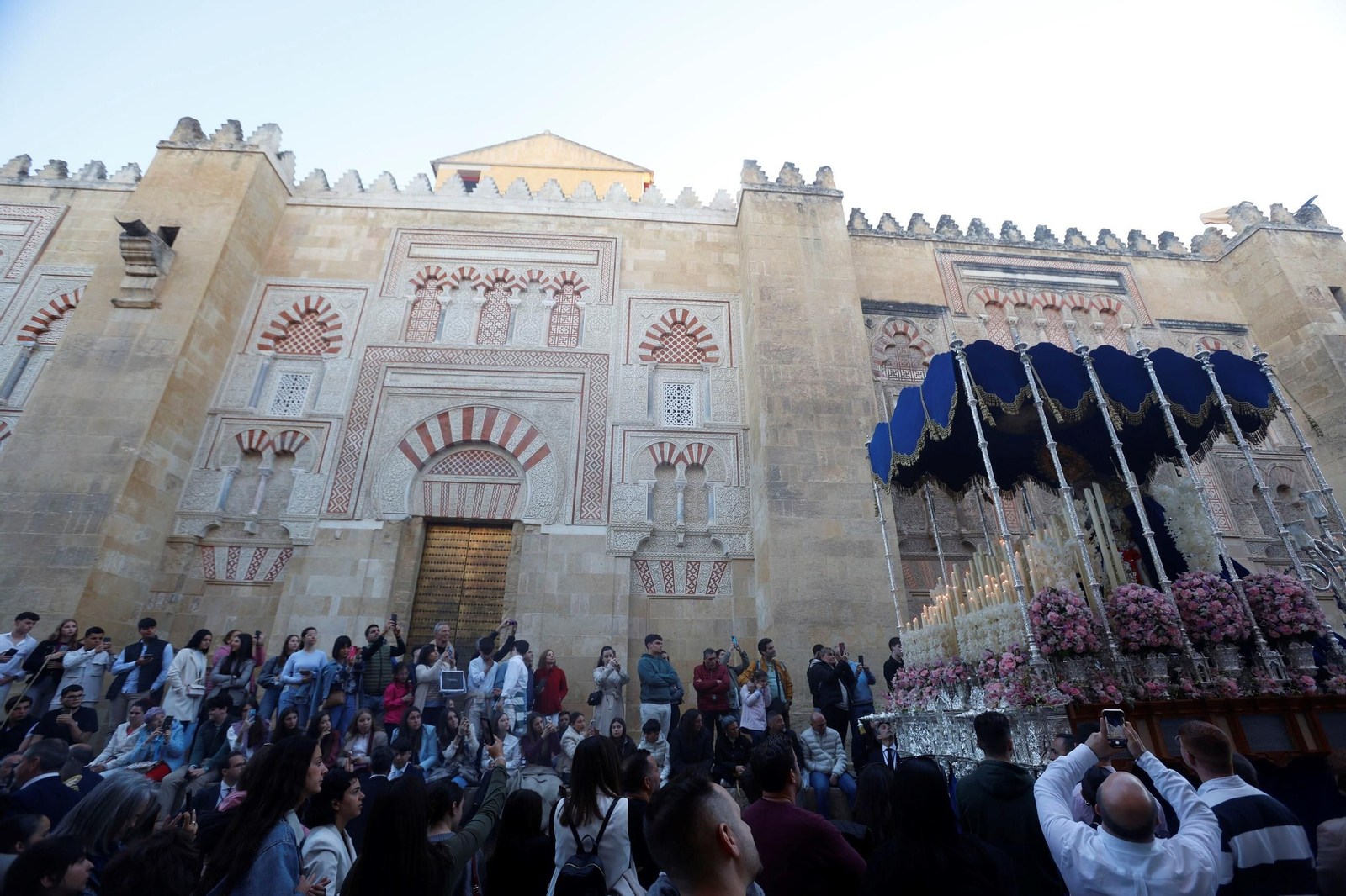 El traslado de la Estrella en este Sábado Santo de Córdoba, en imágenes