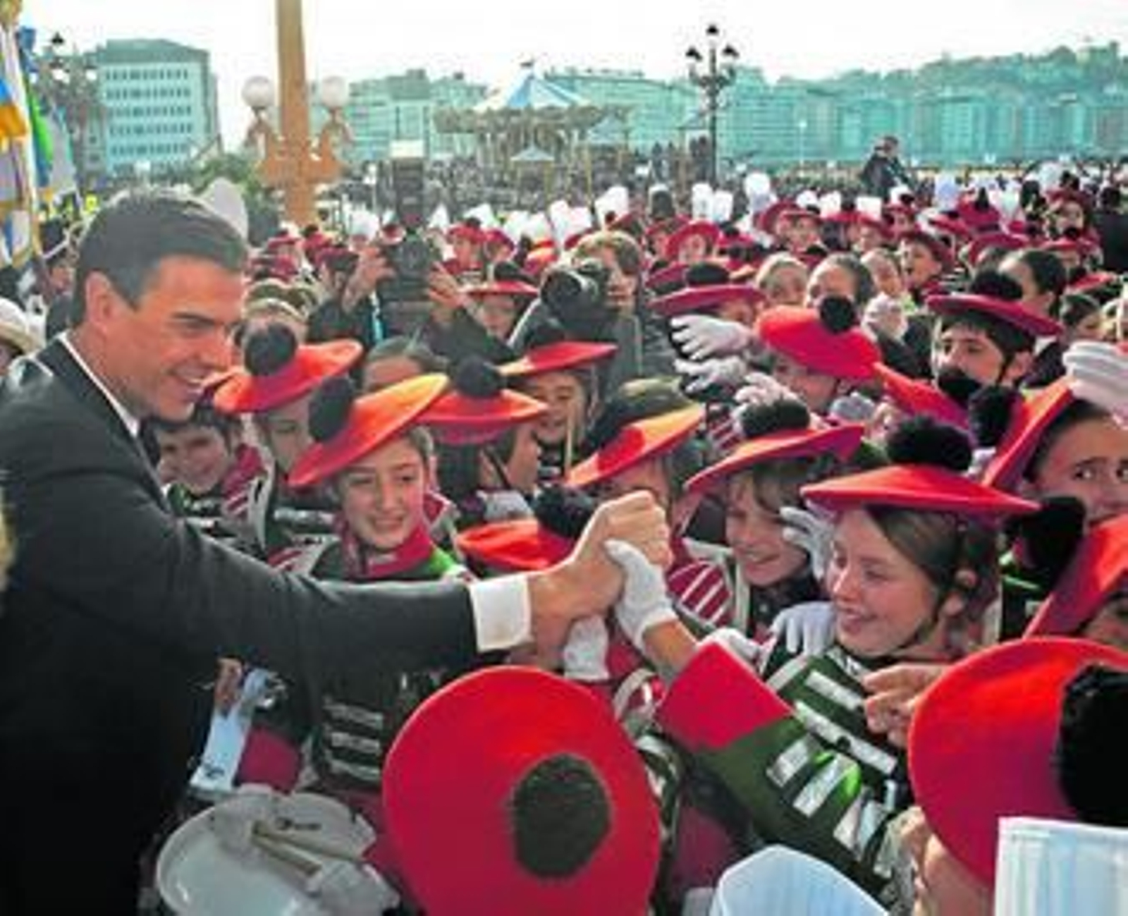 Pedro Sánchez, ayer en San Sebastián, al inicio de su fiesta local.