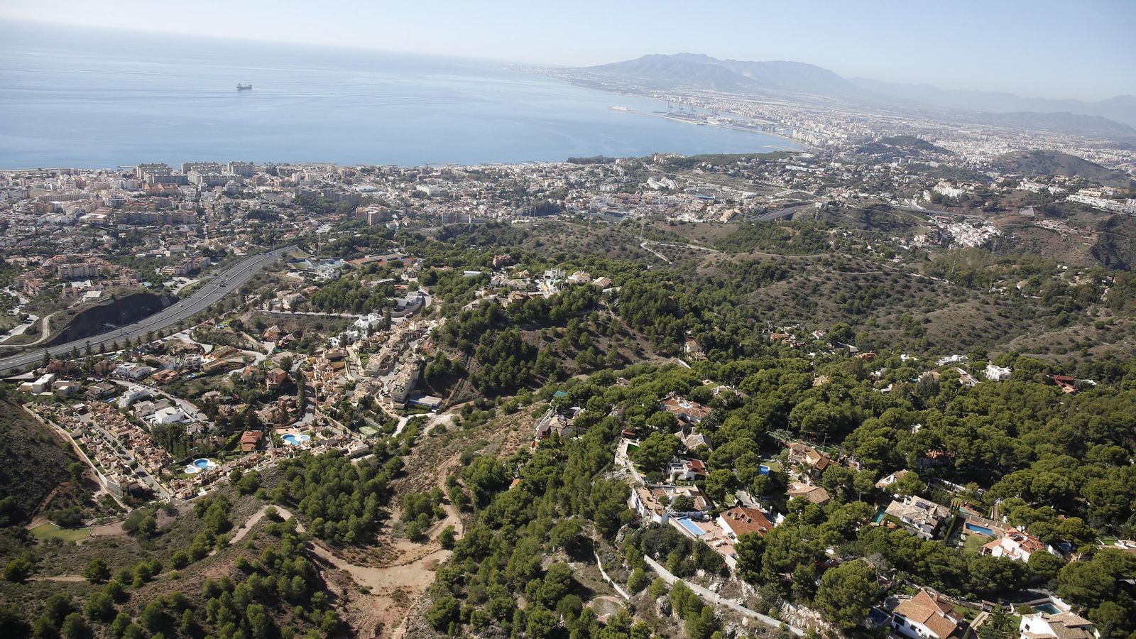Vista aérea de Pinares de San Antón y de los suelos anexos de Lagarillo. Vista aérea de Pinares de San Antón y de los suelos anexos de Lagarillo.