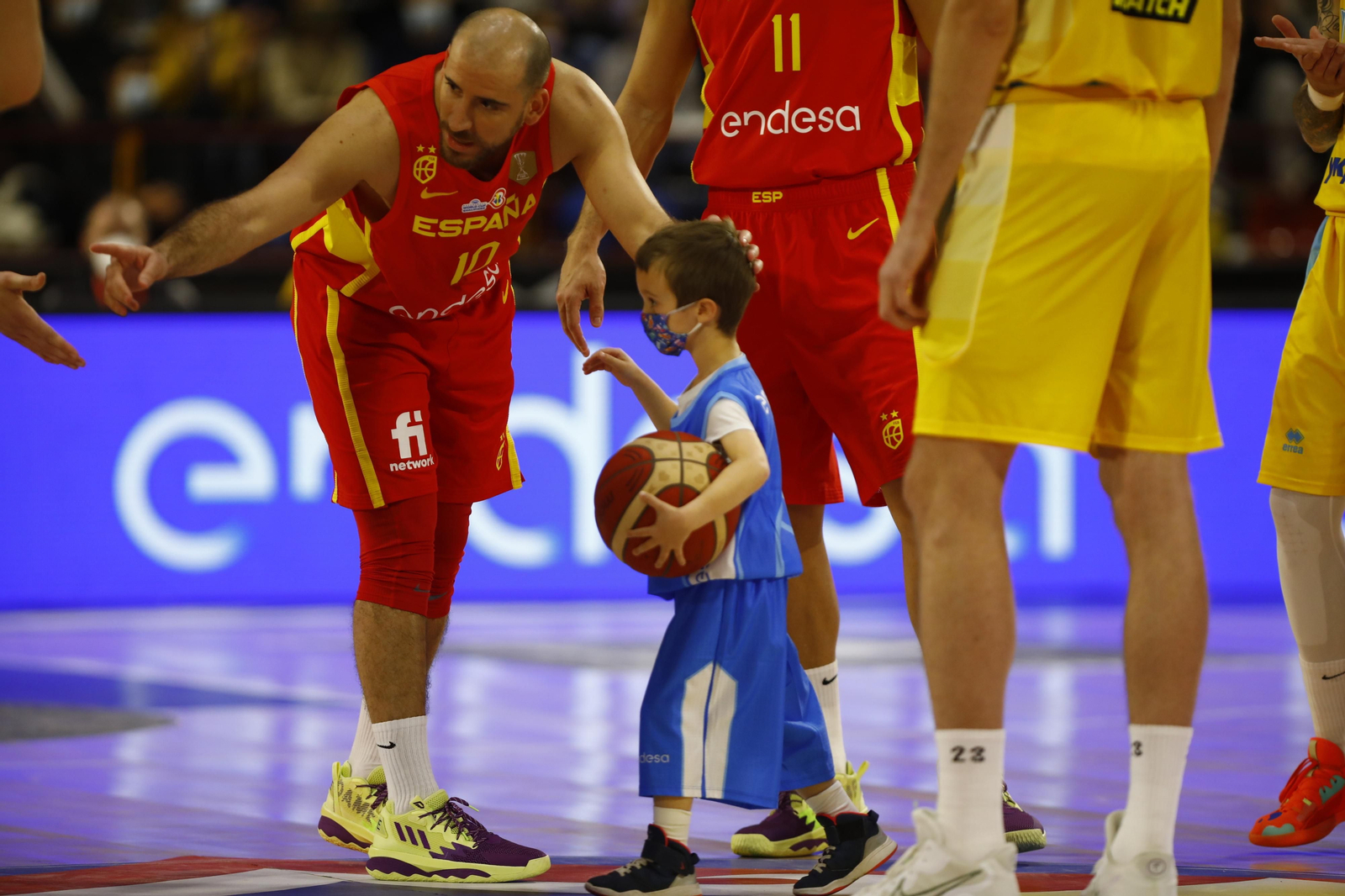 Las imágenes del emotivo encuentro entre España y Ucrania en Córdoba