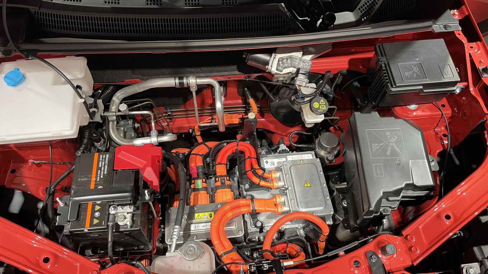 Los motores del Spring son ambos conocidos, aunque el más potente ahora también puede ligarse, al igual que el de 45 CV, con el nivel intermedio de acabado.