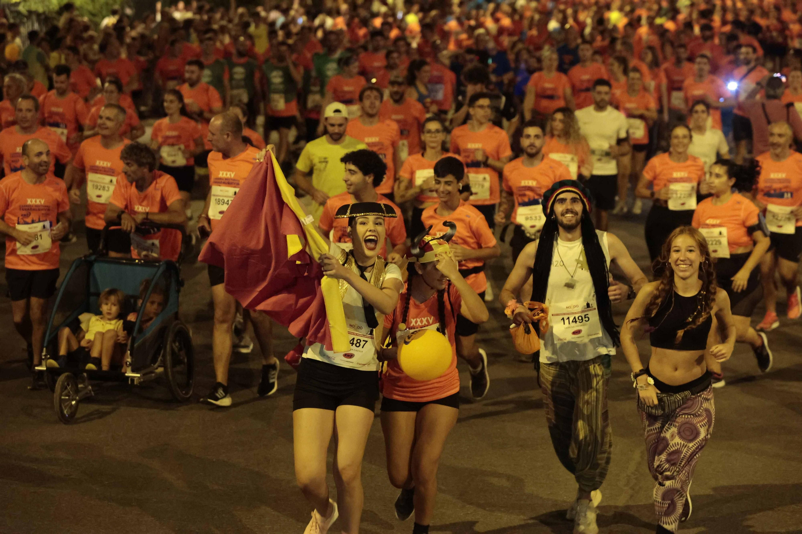 Búscate en las fotos de la Carrera Nocturna (III)