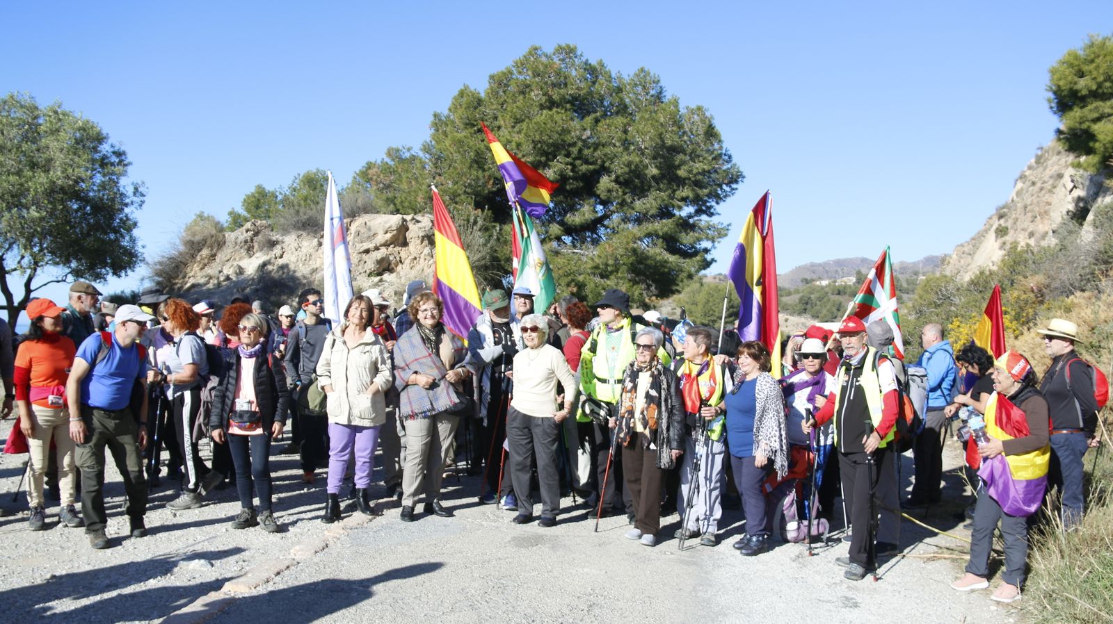 Cientos de personas participan en la marcha de la Desbandá