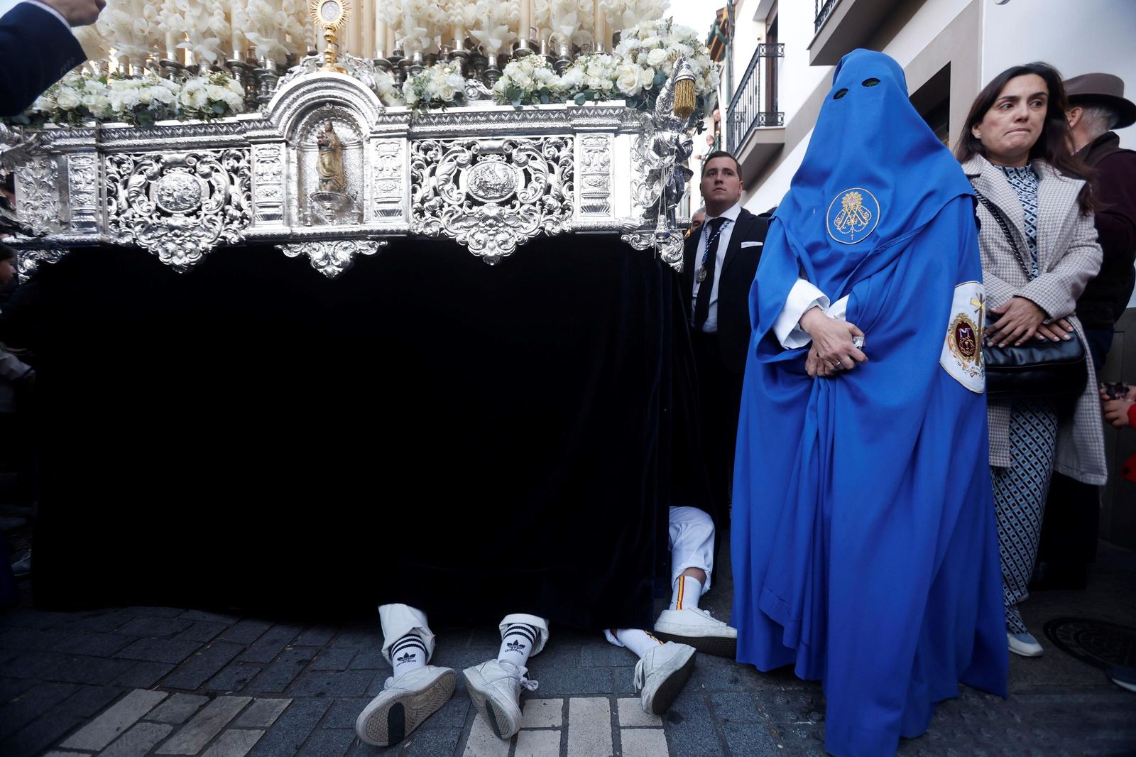 La procesión del Prendimiento en este Martes Santo de Córdoba, en imágenes
