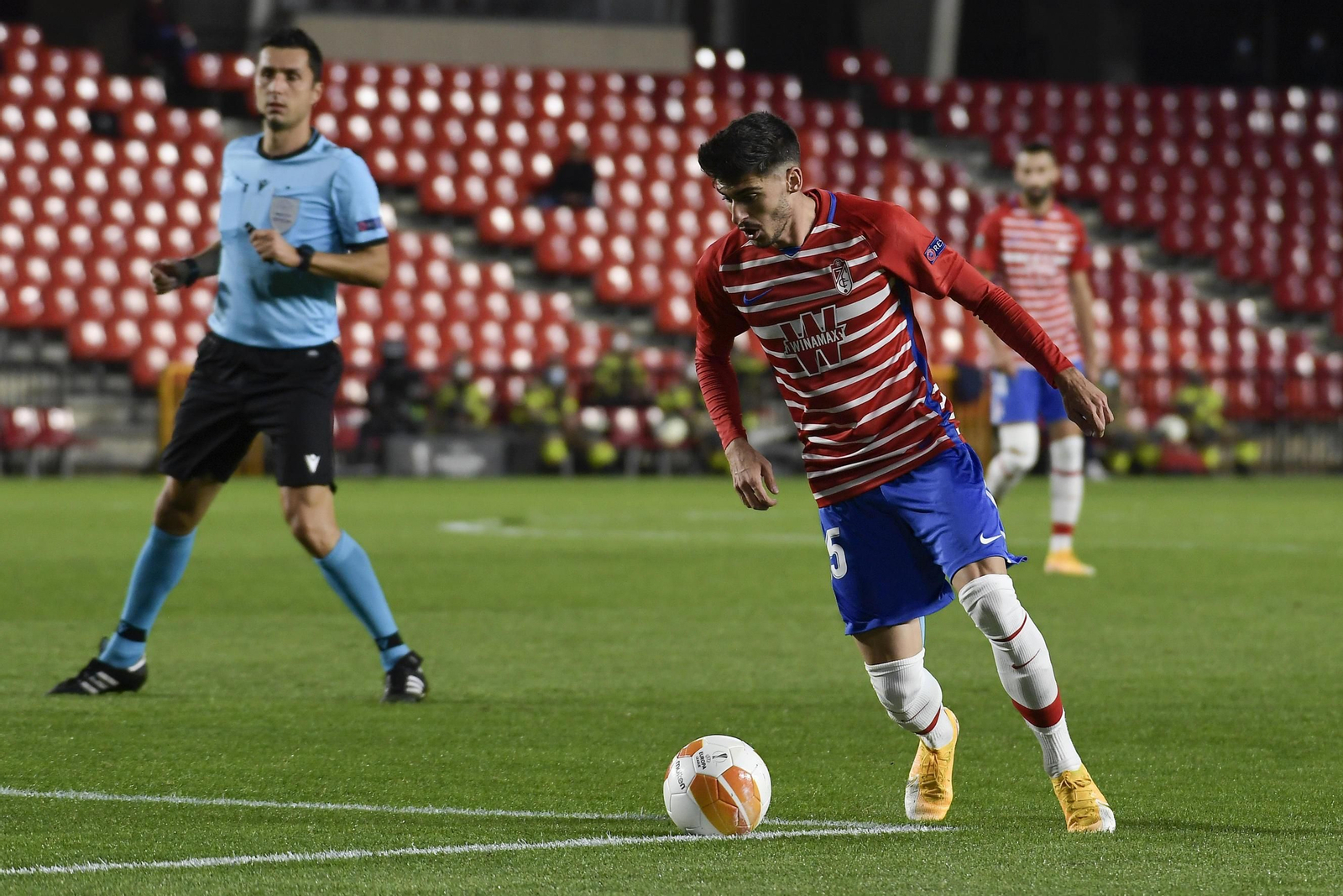 Hace más de un mes que el Granada no puede contar con Neva.