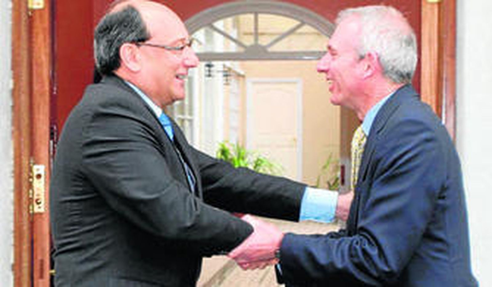 Peter Caruana y David Lidington, durante la visita del segundo al Peñón.