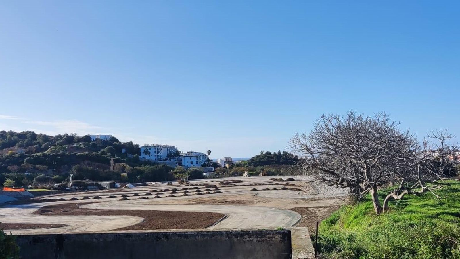 El circuito de karting que se está instalando en el Camino de Pajares de Mijas.