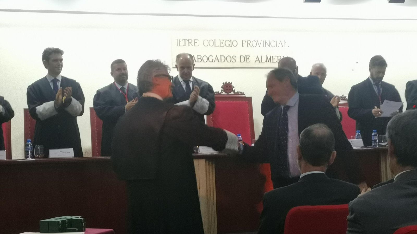 Entrega de uno de los Escudos de Plata. Entrega de uno de los Escudos de Plata.