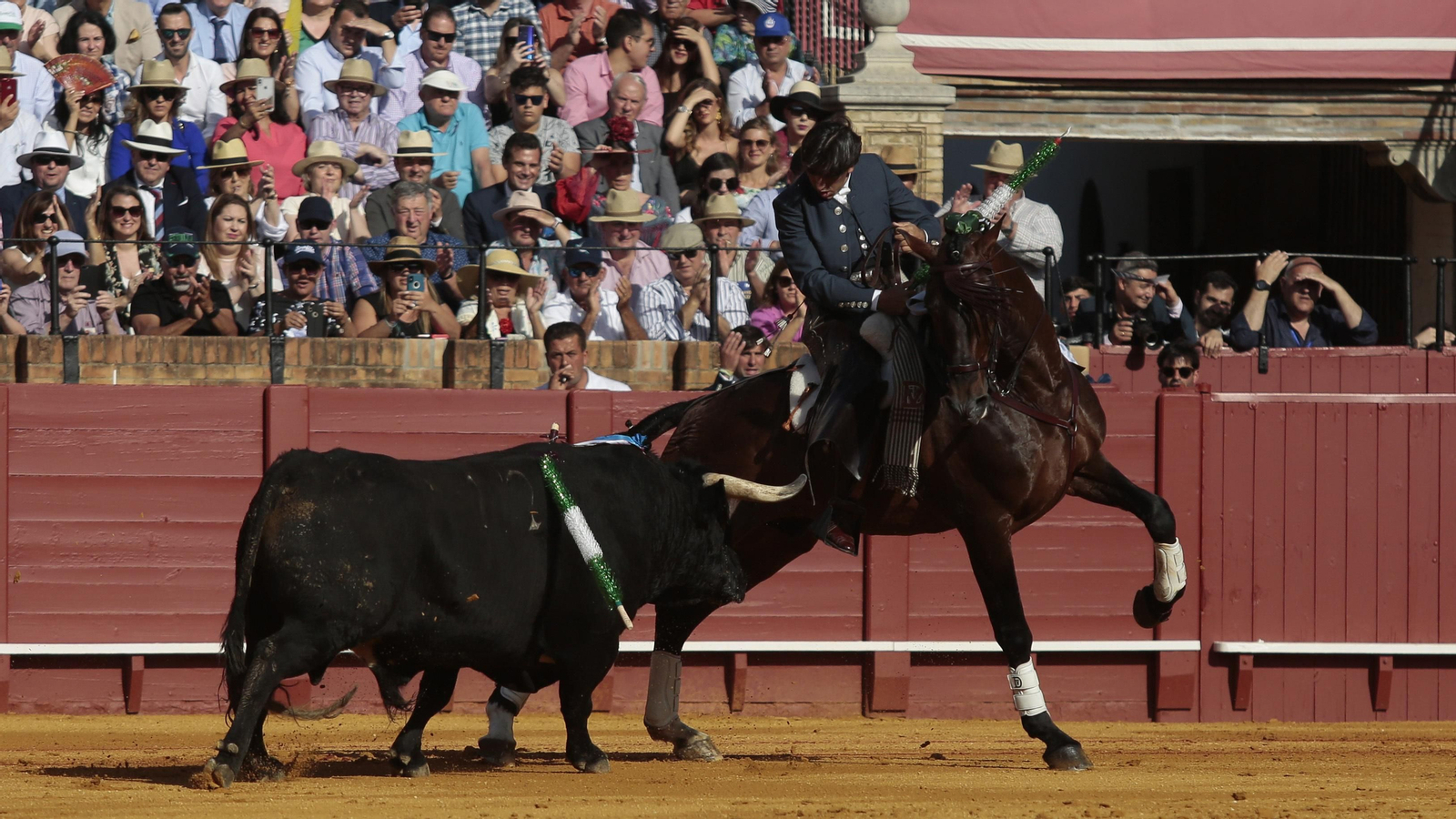 Las imágenes de la corrida mixta en la Maestranza