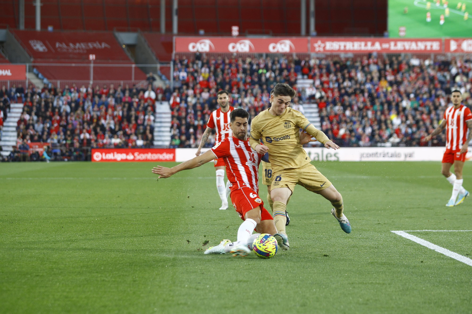 Imágenes de la victoria de la U.D. Almería ante el F.C. Barcelona