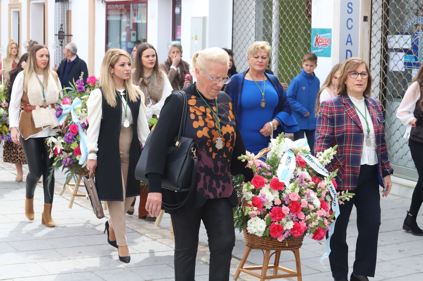 Imágenes de la misa de la Hermandad del Rocío de Huelva ante la Virgen del Rocío